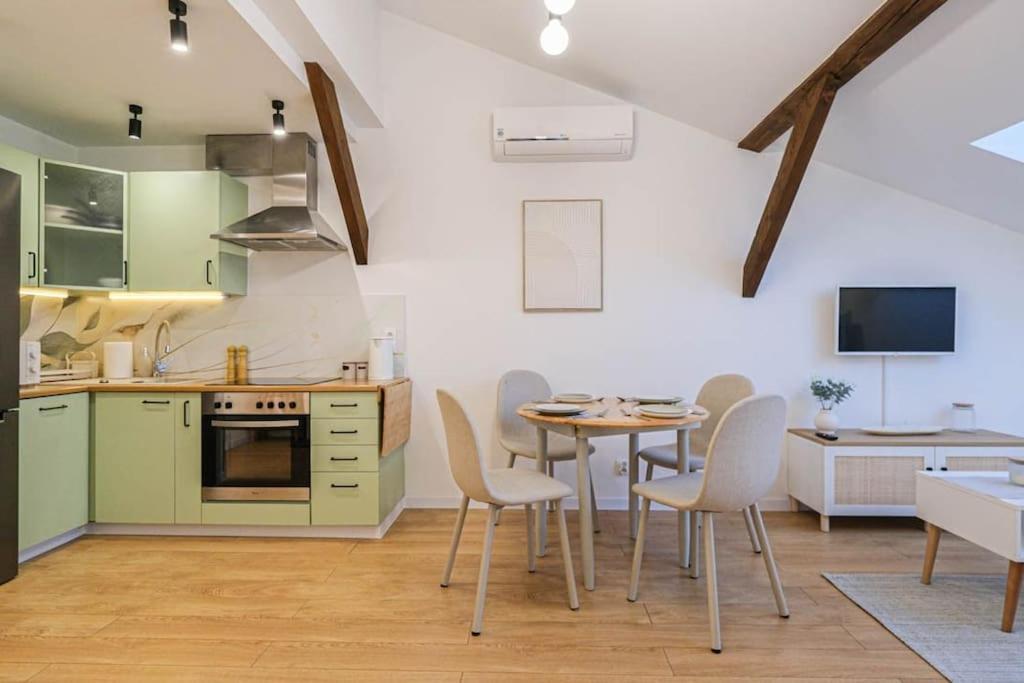 Cozy Loft Under The Wawel Sky Apartment Krakow Bagian luar foto